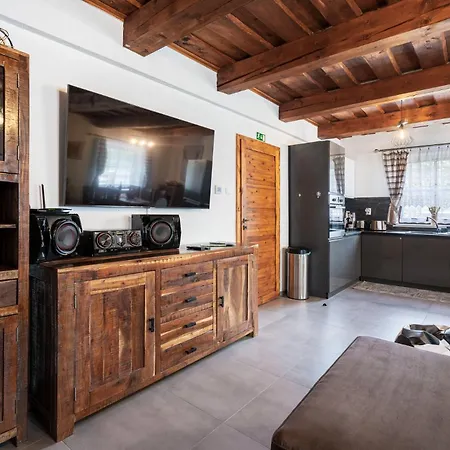Chalet Jakub Myto Pod Dumbierom, Myto 100m, Chopok 15 Min, 2 Apartments, 6 Bedrooms