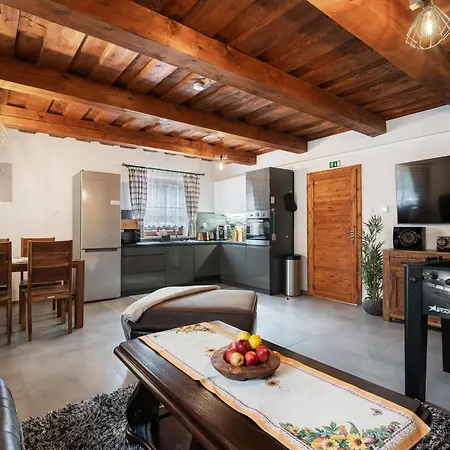 Chalet Jakub Myto Pod Dumbierom, Myto 100m, Chopok 15 Min, 2 Apartments, 6 Bedrooms